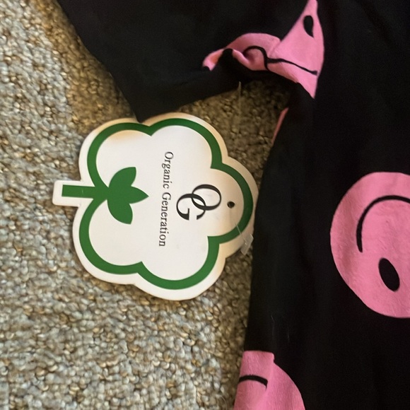 Preppy tee with smiley faces 💖💖💖 - Picture 3 of 3